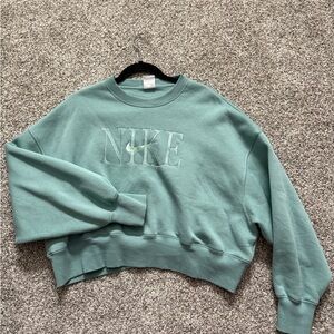 Nike Cropped Oversized Sweatshirt